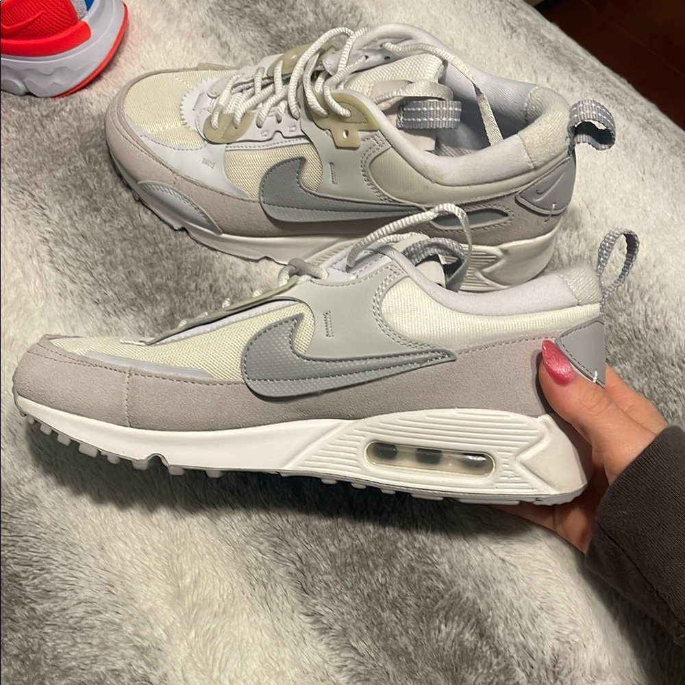 Women’s size 8 Nike Air Sneaker
